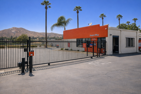 Public Storage - Riverside - 6379 Mission Blvd - 6379 Mission Blvd