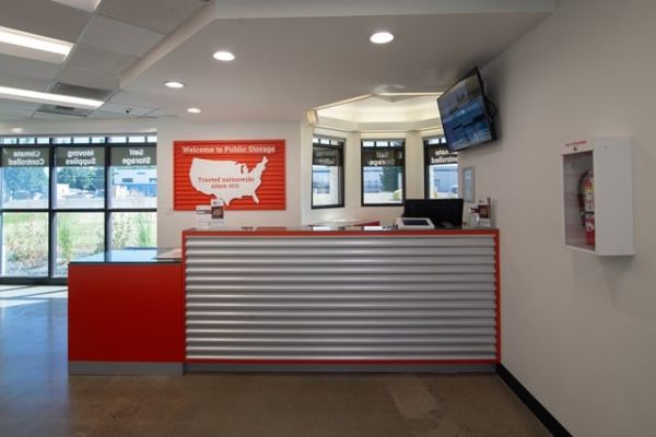 Public Storage - Hillsboro - 3075 SE Tualatin Valley Hwy - 3075 SE TV Hwy