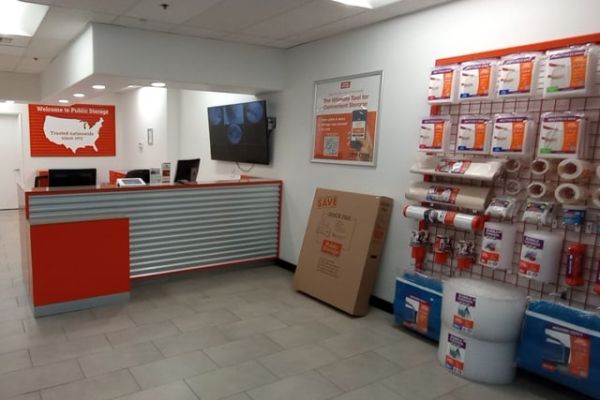 Public Storage - Seattle - 1515 13th Ave - 1515 13th Ave