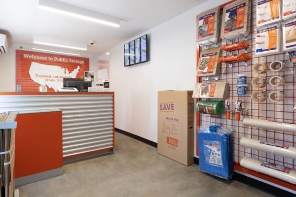 Public Storage - San Dimas - 211 W Allen Ave - 211 W Allen Ave