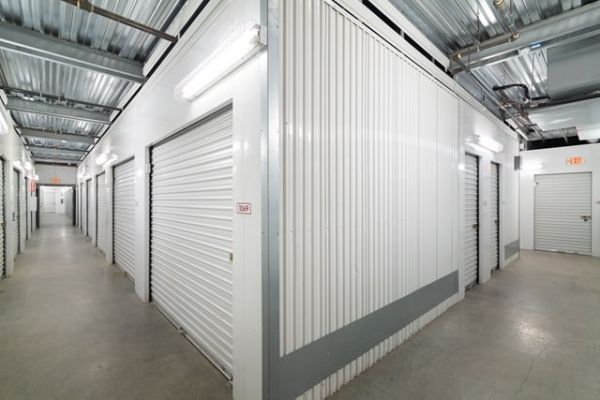 Public Storage - Woodland Hills - 22222 Ventura Blvd - 22222 Ventura Blvd