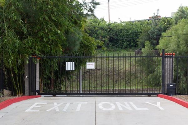 Public Storage - Woodland Hills - 22222 Ventura Blvd - 22222 Ventura Blvd
