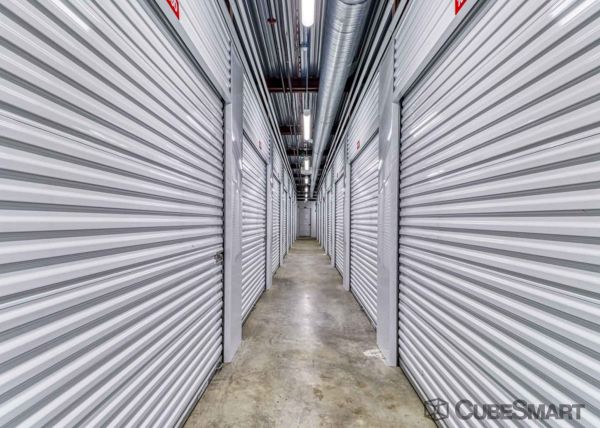 CubeSmart Self Storage - Indianapolis North Illinois Street - 2135 North Illinois Street