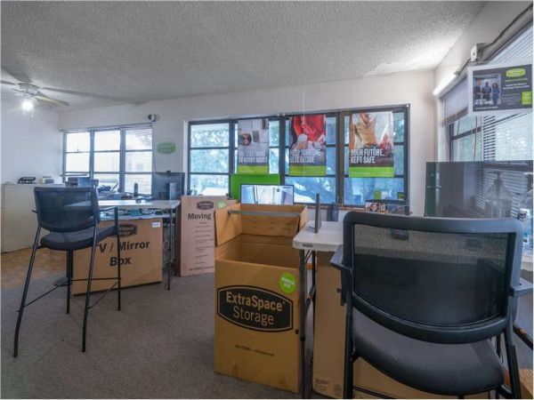 Extra Space Storage - 7201 - Fort Lauderdale - 6th St - 2523 Northwest 6th Street