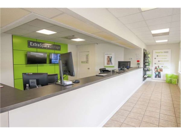 Extra Space Storage - 8652 - Englewood - McCall Rd - 3041 South Mccall Road