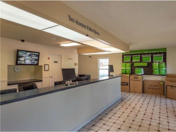 Extra Space Storage - 8179 - Stone Mountain - Memorial Dr - 5502 Memorial Drive