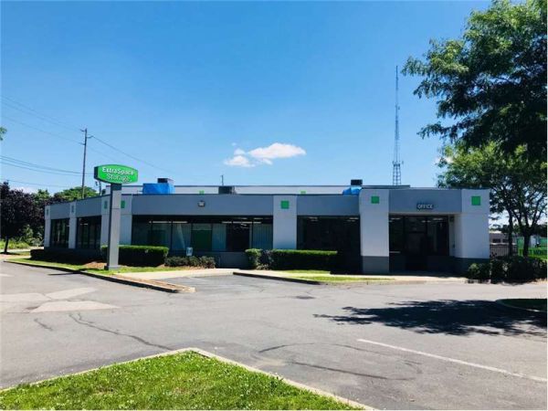 Extra Space Storage - 1033 - Brentwood - Express Dr So - 200 Express Drive South