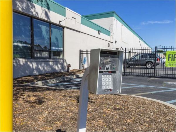 Extra Space Storage - 1033 - Brentwood - Express Dr So - 200 Express Drive South