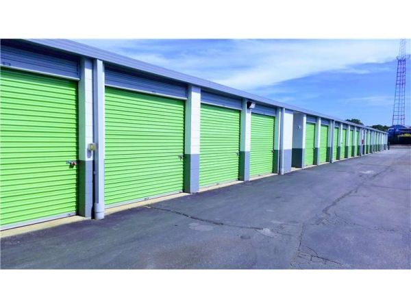 Extra Space Storage - 1033 - Brentwood - Express Dr So - 200 Express Drive South