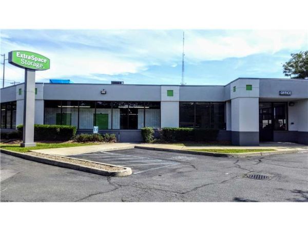 Extra Space Storage - 1033 - Brentwood - Express Dr So - 200 Express Drive South