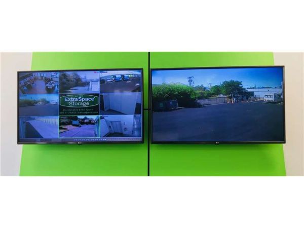 Extra Space Storage - 1033 - Brentwood - Express Dr So - 200 Express Drive South