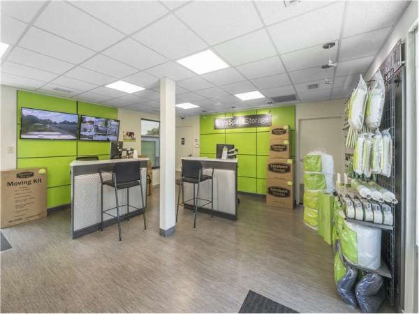 Extra Space Storage - 1722 - Hickory - 18th Street NE - 1108 18th Street Northeast