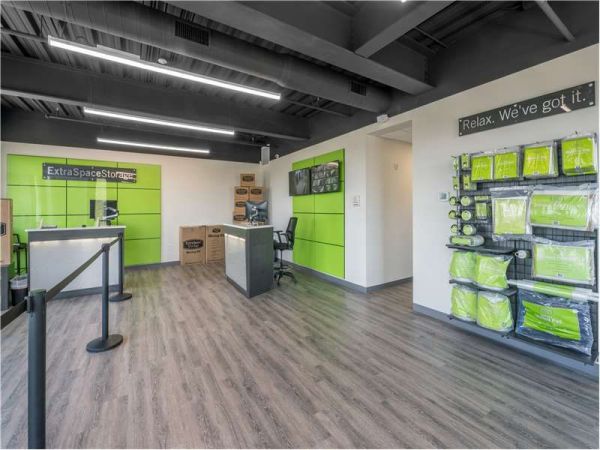 Extra Space Storage - 7132 - Knoxville - Western Ave - 2072 Western Avenue