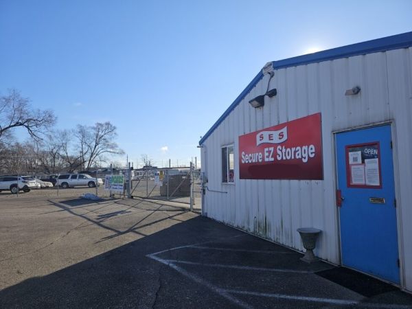 Secure EZ Storage - Middletown - 1590 Oxford State Road