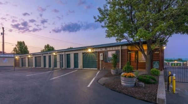 Mill Creek Self Storage - 2932 East Isaacs Avenue