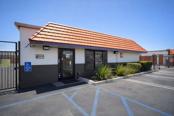 Public Storage - Westminster - 7482 Garden Grove Blvd - 7482 Garden Grove Blvd