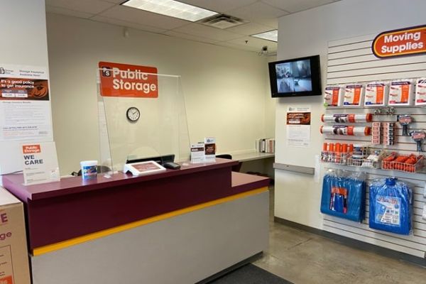 Public Storage - Seattle - 2746 NE 45th St Suite 100 - 2746 NE 45th St, Suite 100