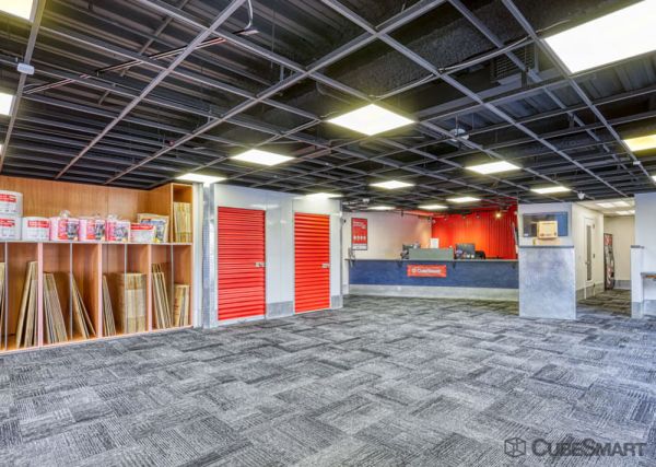 CubeSmart Self Storage - NY Queens Woodside Ave - 33-24 Woodside Avenue