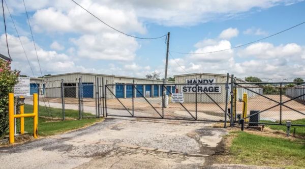 Handy Mini Self Storage (Wynne) - 1306 S Falls Blvd