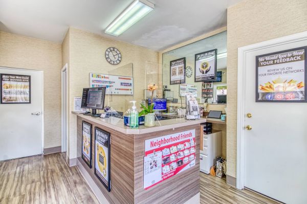 Rent-A-Space - Roanoke - Valley - 4221 Valley Avenue
