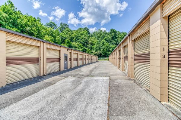 Rent-A-Space - Roanoke - Valley - 4221 Valley Avenue