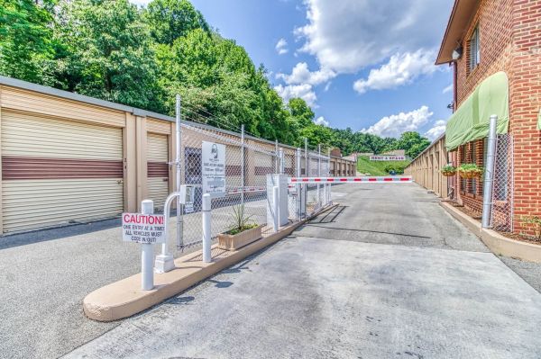 Rent-A-Space - Roanoke - Valley - 4221 Valley Avenue