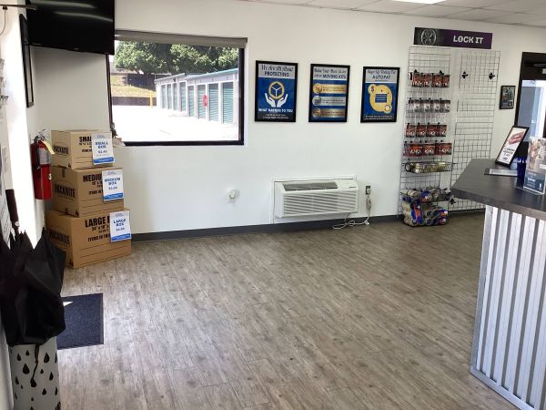 Valley Storage - Hickory East - 1506 26th Street Boulevard Southeast