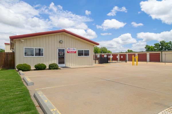 SpareBox Storage - Enid - S Hoover St - 1001 South Hoover Street
