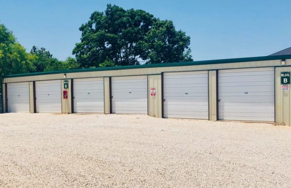 Crestway Parking & Storage - 6517 Crestway Drive