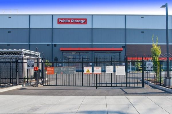 Public Storage - Portland - 2100 N Albina Ave - 2100 N Albina Ave