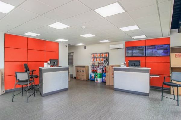 Public Storage - Vancouver - 6907 NE Ward Rd - 6907 NE Ward Rd