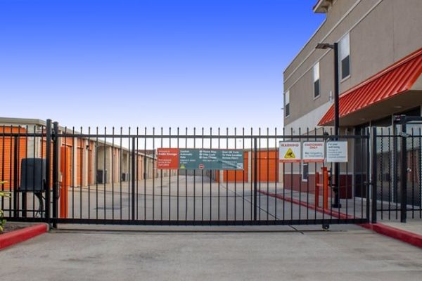 Public Storage - Pasadena - 3320 E. Sam Houston Parkway S - 3320 E. Sam Houston Parkway S