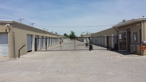 American Self Storage #13 - 2411 Southwest Lee Boulevard