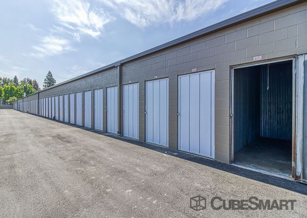CubeSmart Self Storage - CA Santa Ana Fairview St - 2730 South Fairview Street
