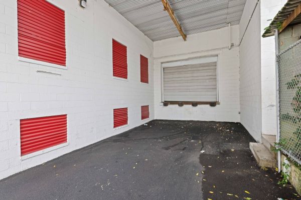 Storage Sense Upland - 115 6th Street
