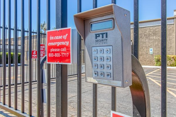 CubeSmart Self Storage - AZ Tempe S Mcclintock Dr - 1450 South Mcclintock Drive