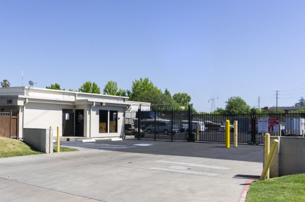 Devon Self Storage - 9148 - Stable - 2080 Hallmark Drive
