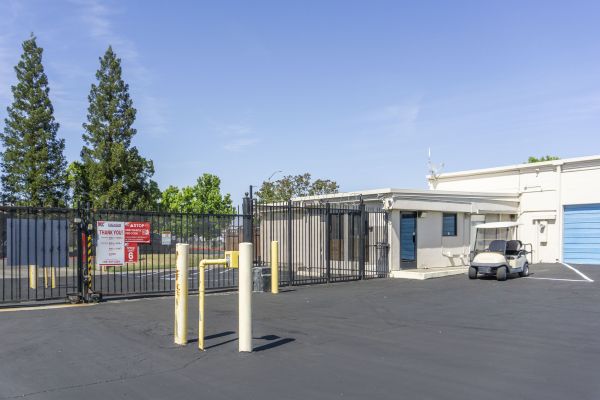 Devon Self Storage - 9148 - Stable - 2080 Hallmark Drive