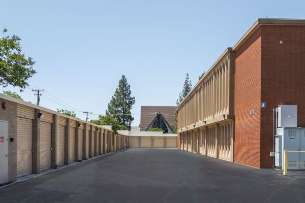 Devon Self Storage Sacramento, California - 4111 Marconi Avenue