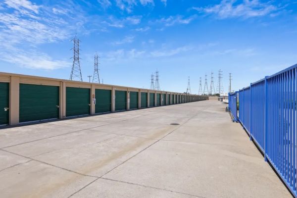 Storage Star Folsom - Nesmith - 600 Nesmith Court