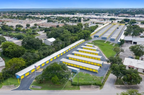 Storage Star Austin - Pond Springs - 13444 Pond Springs Road
