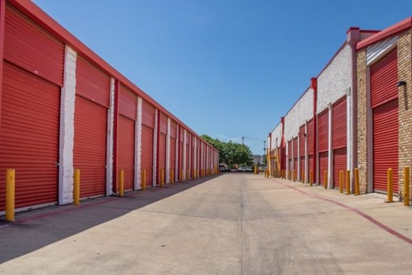 Public Storage - Grand Prairie - 1102 W Pioneer Pkwy - 1102 W Pioneer Pkwy