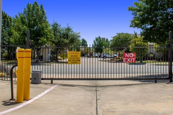 Public Storage - Grand Prairie - 1102 W Pioneer Pkwy - 1102 W Pioneer Pkwy