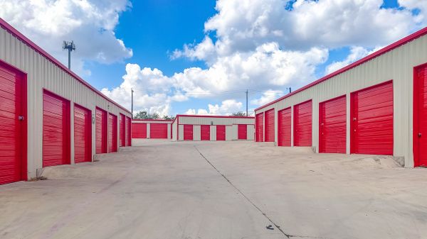 10 Federal Storage - FM 1516 - 5550 Farm to Market 1516