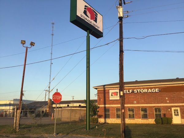 Storage Depot - Fort Worth - Self Service - 2801 East Loop 820 South