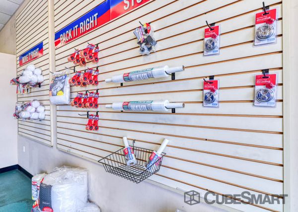 CubeSmart Self Storage - NJ Woodbridge St Georges Ave - 881 Saint Georges Avenue
