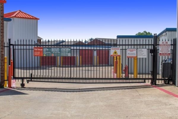 Public Storage - Grand Prairie - 425 E Pioneer Pkwy - 425 E Pioneer Pkwy