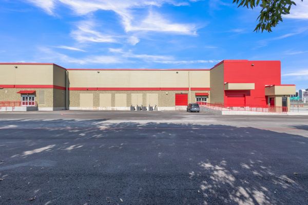 10 Federal Storage - Avenue F St - 2920 Avenue F