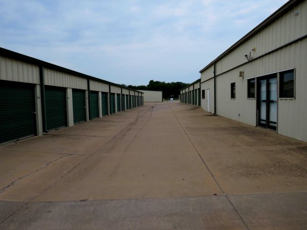 Gray Line Storage - Lee Blvd - 2801 SW Lee Blvd