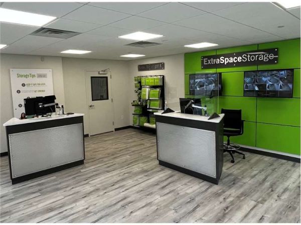 Extra Space Storage - 7556 - Madison - Ski Ln - 2712 Ski Lane